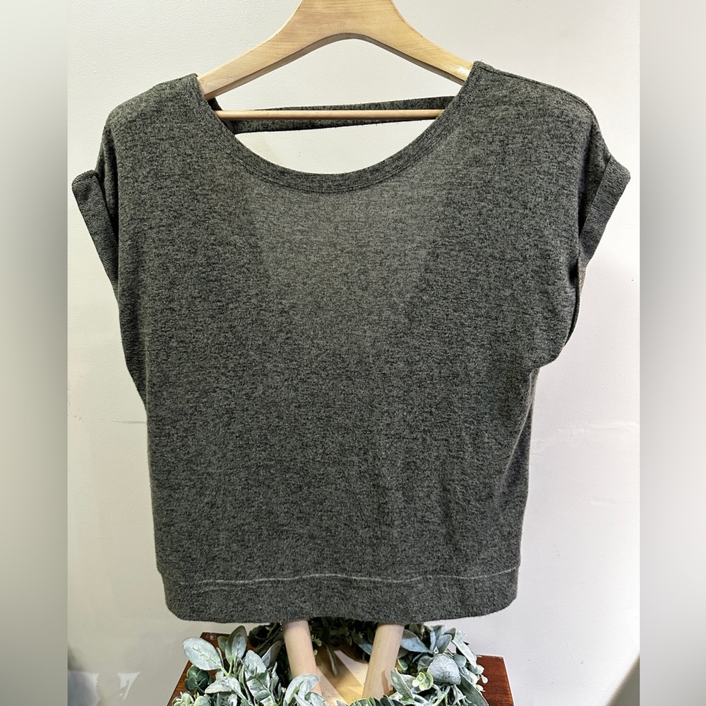 Women’s Olive Green Open Back Short Sleeve Knit Top Blouse Size Large L